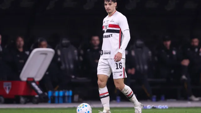bobadilla,-do-sao-paulo,-e-denunciado-no-stjd-por-gesto-contra-corinthians