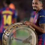 raphinha-reage-a-provocacao-de-torcedor-do-real-em-festa-do-barca;-veja