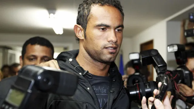 juiz-mantem-prisao,-e-goleiro-bruno-e-transferido-para-presidio-em-bangu