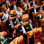 deputados-da-noruega-recriam-“remada-viking”-em-apoio-a-selecao
