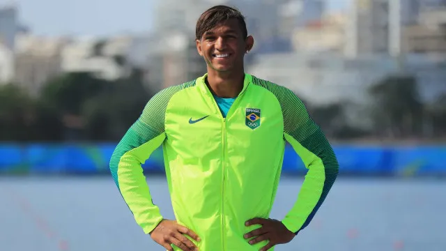 isaquias-queiroz-e-prata-na-copa-do-mundo-de-canoagem-na-hungria