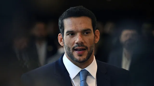 xaud-chora-em-conversa-para-contencao-de-crise-e-volta-a-selecao