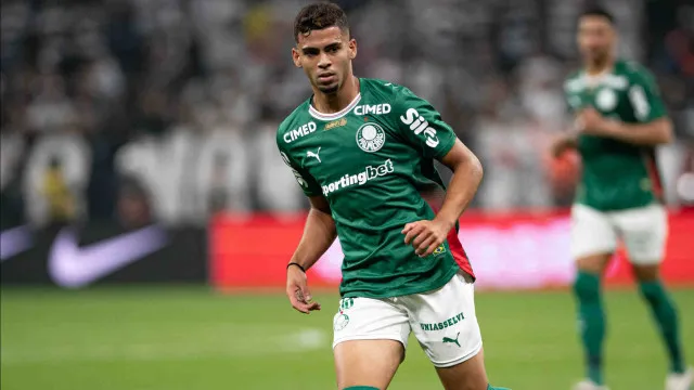 arthur-sofre-edema,-e-palmeiras-segue-com-problemas-na-lateral
