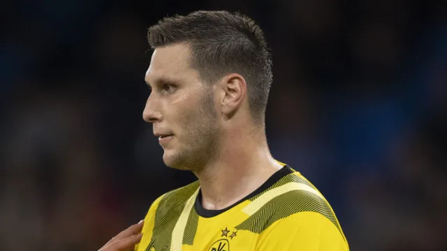 zagueiro-do-borussia-dortmund-anuncia-aposentadoria-aos-30-anos-apos-lesoes