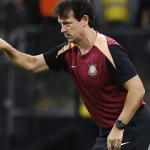 diniz-exalta-forca-do-corinthians-para-arrancar-empate-com-o-santa-fe:-‘foi-na-superacao’