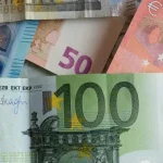 euro-desce-mas-mantem-se-no-patamar-dos-1,14-dolares