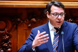 ps-acusa-governo-de-atuar-como-“agente-imobiliario-invertido”