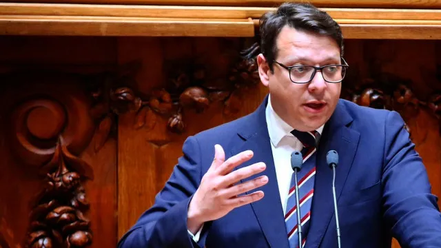 ps-acusa-governo-de-atuar-como-“agente-imobiliario-invertido”