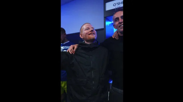 acionista,-ed-sheeran-celebra-retorno-de-clube-a-premier-league