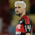 arrascaeta-recebe-alta-apos-cirurgia-e-inicia-nova-etapa-de-recuperacao-antes-da-copa