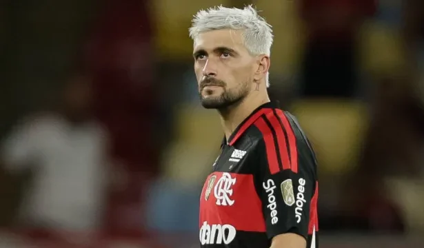 arrascaeta-recebe-alta-apos-cirurgia-e-inicia-nova-etapa-de-recuperacao-antes-da-copa