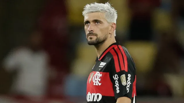 arrascaeta-recebe-alta-apos-cirurgia-e-inicia-nova-etapa-de-recuperacao-antes-da-copa