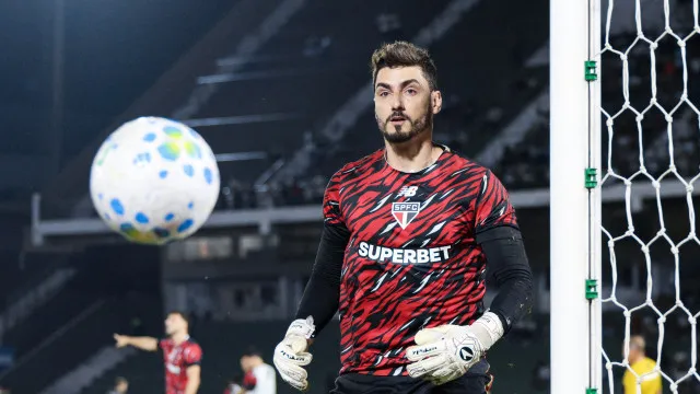 rafael-recusa-cruzeiro-e-bahia-e-ja-mira-renovacao-de-contrato-no-sao-paulo
