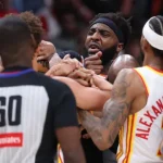 clima-esquentou-nos-playoffs-da-nba-em-atlanta;-arbitro-acabou-no-chao