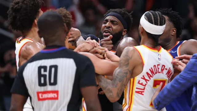 clima-esquentou-nos-playoffs-da-nba-em-atlanta;-arbitro-acabou-no-chao
