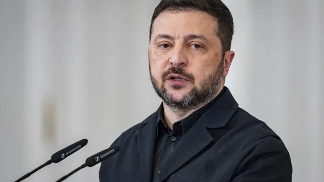 ucrania:-presidente-zelensky-devolve-condecoracao-a-polonia