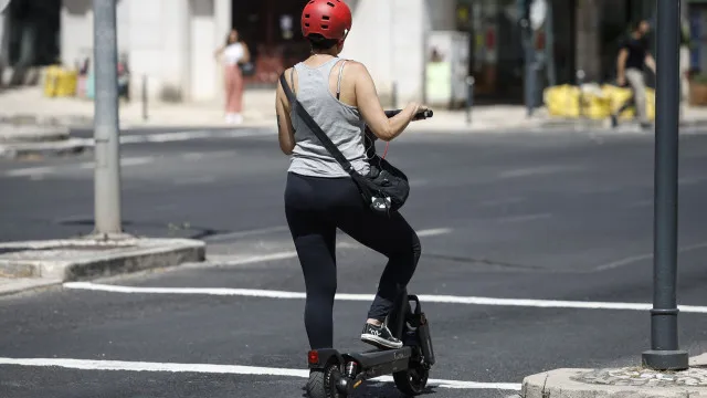 psd-quer-uso-obrigatorio-de-capacete-em-trotinetes-e-bicicletas-eletricas
