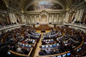 parlamento-unanime:-transportes-vao-ser-gratuitos-para-ex-combatentes