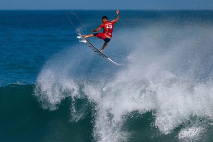 com-4-surfistas,-brasil-segue-na-briga-pela-etapa-de-saquarema
