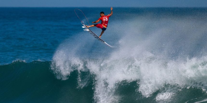 com-4-surfistas,-brasil-segue-na-briga-pela-etapa-de-saquarema