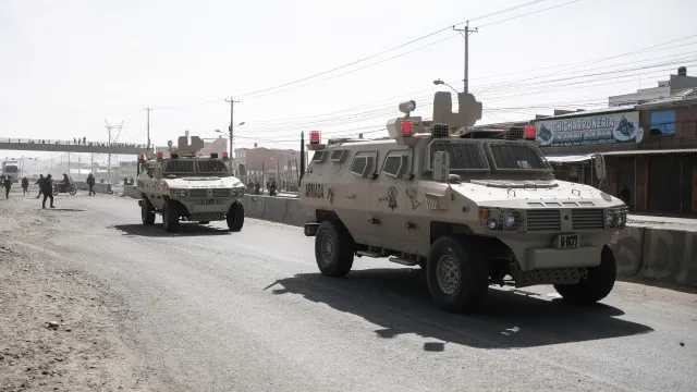 policia-e-exercito-iniciam-desbloqueamento-de-estradas-na-bolivia
