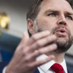 jd-vance-chega-a-suica-para-inicio-das-negociacoes-de-paz-no-irao