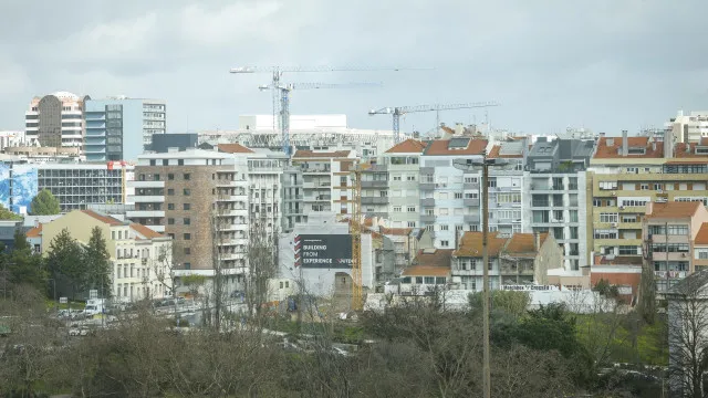 habitacao?-ps-defende-recurso-ao-direito-de-preferencia.-direita-rejeita