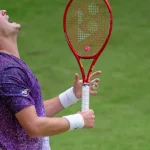 joao-fonseca-comeca-mal-na-grama-e-vai-cair-no-ranking-da-atp