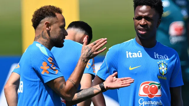 ancelotti-poupa-sete-titulares-em-treino-com-neymar-a-disposicao