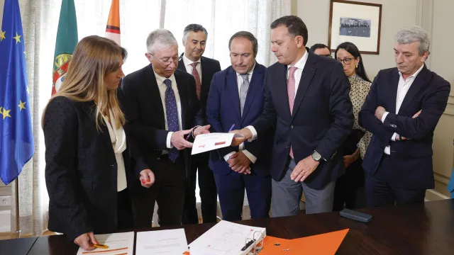 lider-do-psd-mantem-maioria-absoluta-“na-mira”-e-afasta-“cerca-sanitaria”