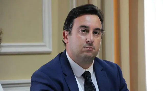 falha-de-combustivel-nas-lajes?-ps/acores-quer-“esclarecimento-cabal”