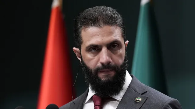 al-sharaa-afasta-acao-no-libano-e-abre-porta-a-conversas-com-hezbollah