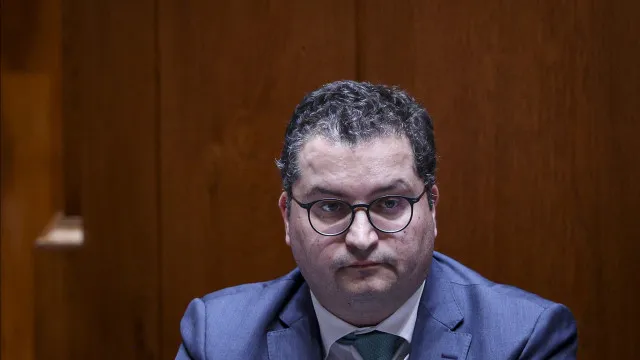 governo:-psu-“e-incentivo-ao-trabalho”-e-evita-“desperdicar-mao-de-obra”