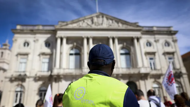 trabalhadores-da-emel-iniciam-greve-parcial-de-quatro-dias