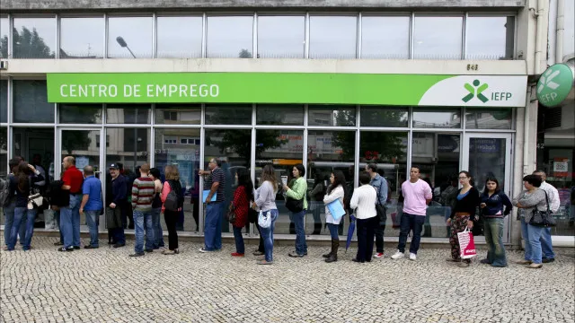 numero-de-desempregados-nos-centros-de-emprego-recua-8,7%-em-maio