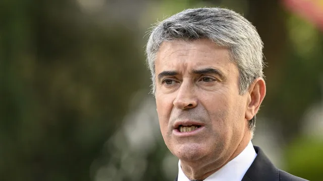 governo-“especialista-no-anuncio-de-pacotes,-ja-vai-em-25”,-diz-carneiro