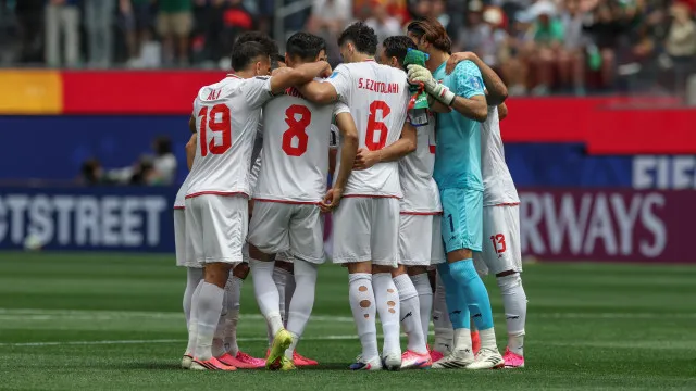 em-carta-deixada-em-vestiario,-selecao-iraniana-pede-paz-entre-nacoes