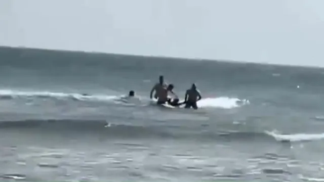 agride-sexualmente-turista-e-foge-para-o-mar.-precisou-de-ser-resgatado