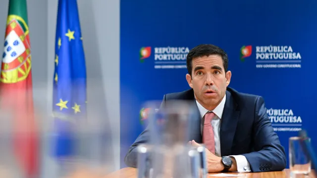 retorno-de-estrangeiros?-direita-ao-lado-do-governo,-esquerda-contra