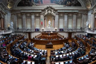 afastamento-de-estrangeiros:-lei-do-retorno-discutida-hoje-no-parlamento