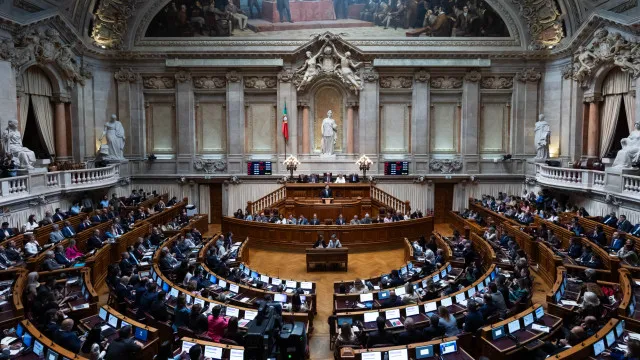 afastamento-de-estrangeiros:-lei-do-retorno-discutida-hoje-no-parlamento