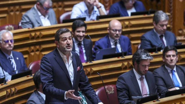 psd/cds-propoe-2-anos-de-residencia-legal-para-acesso-de-imigrantes-a-psu