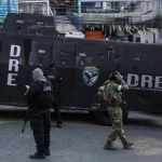 pelo-menos-4-mortos-e-50-turistas-retidos-em-favela-no-rio-de-janeiro