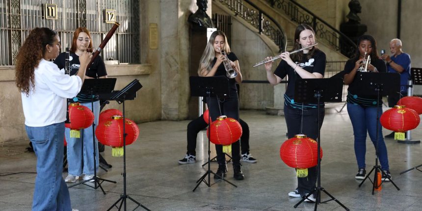 orquestra-juvenil-feminina-do-rio-leva-musica-brasileira-para-a-china