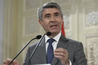 ps-aprova-psu-se-governo-“deixar-cair-a-sua-desumanidade”,-diz-carneiro