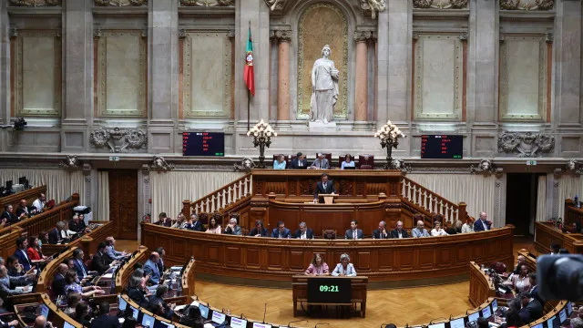 ar-debate-programa-de-voluntariado-na-defesa-proposto-por-psd/cds-pp