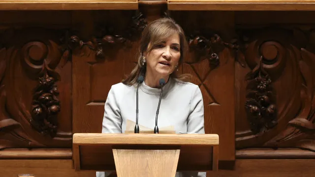 ps-diz-que-ministra-da-saude-“nao-tem-mais-condicoes-para-continuar”