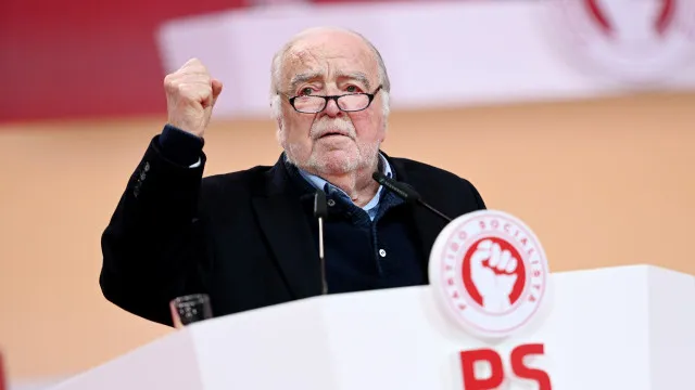 jantar-homenageia-manuel-alegre-no-dia-em-que-socialista-faz-90-anos
