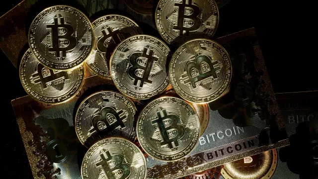 bitcoin-cai-quase-6%-e-volta-a-ficar-abaixo-dos-60.000-dolares