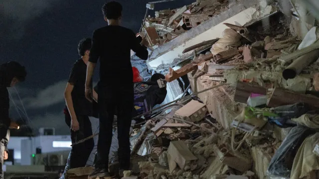 sismos-na-venezuela-causaram-32-mortos-e-700-feridos